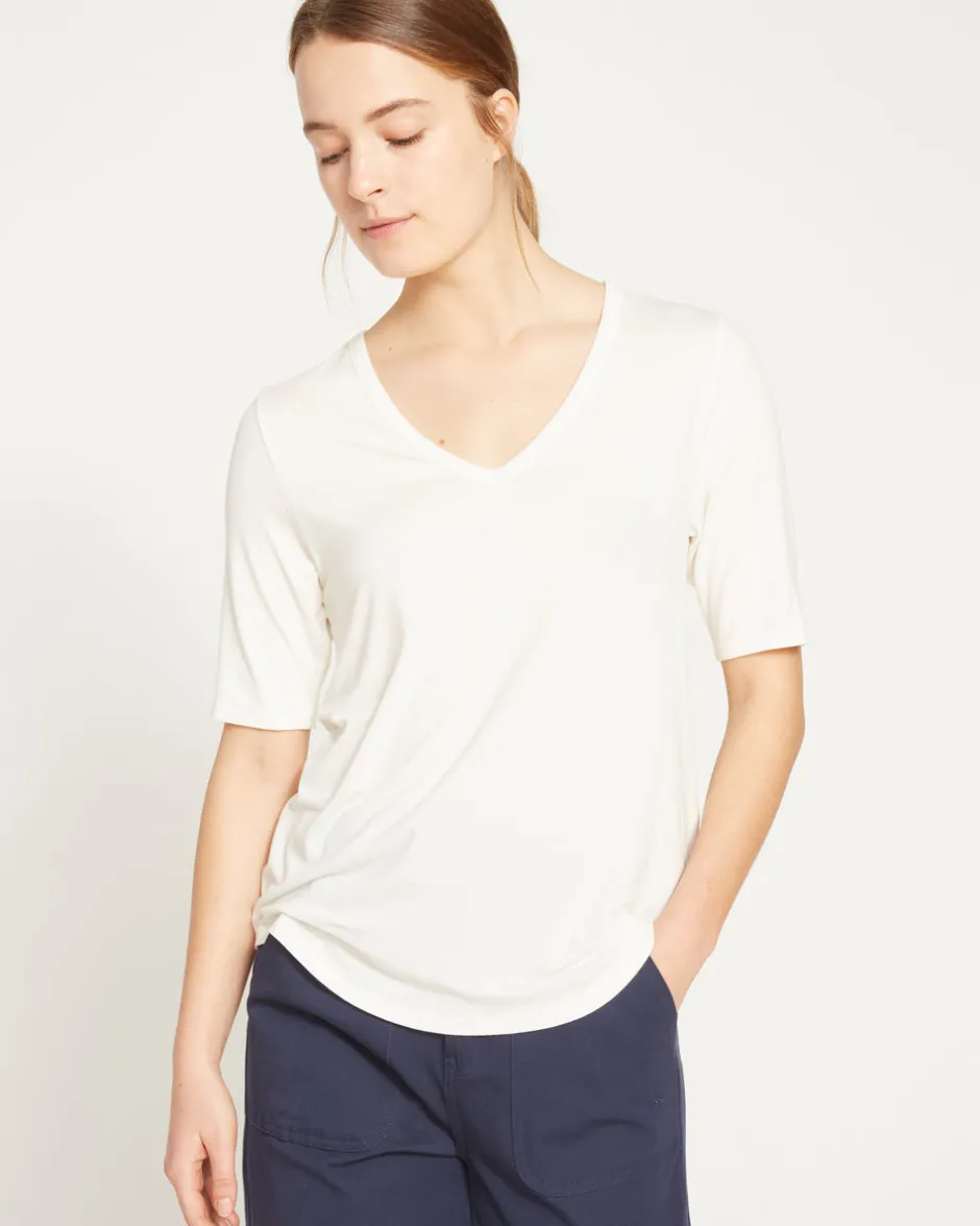 Universal Standard Lily Liquid Jersey V-Neck Stovepipe Tee