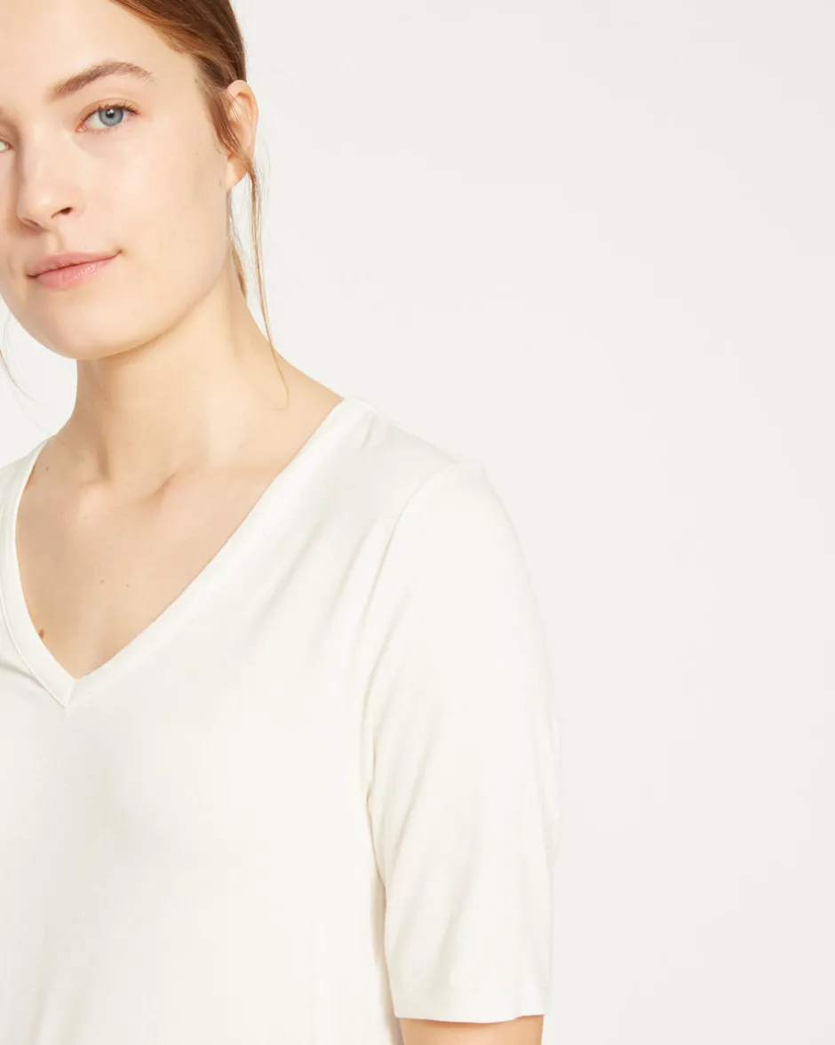 Universal Standard Lily Liquid Jersey V-Neck Stovepipe Tee