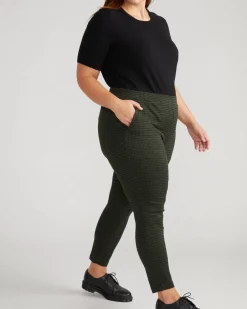 Universal Standard Minimalist Moro Pocket Signature Ponte Pants